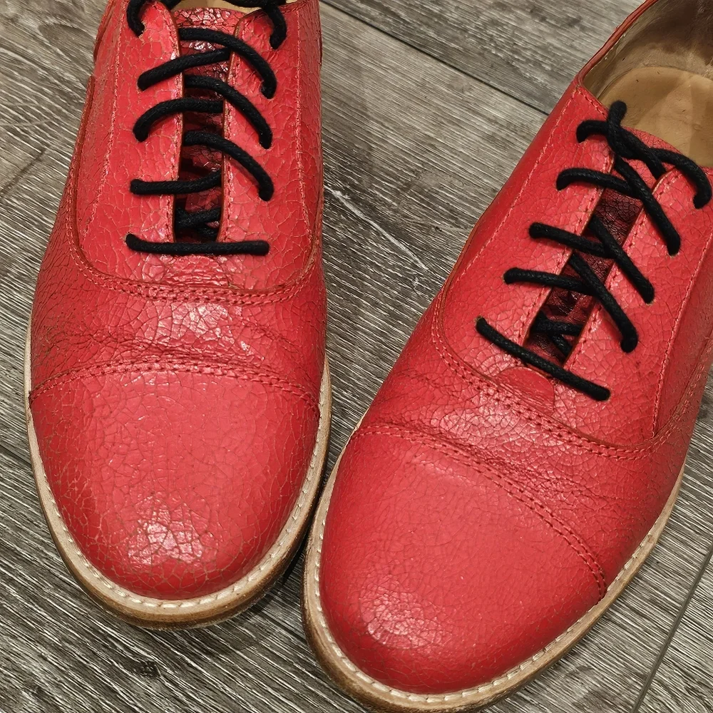MARC JACOBS Crackled Red Leather Oxfords Sz 38.5 shoes
